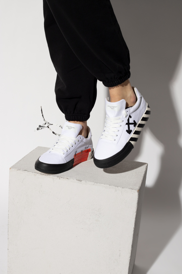 【Off-White】Low Vulcanized Sneakers ローカット スニーカー Off-White Low Vulcanized Canvas Black & White Sneakers